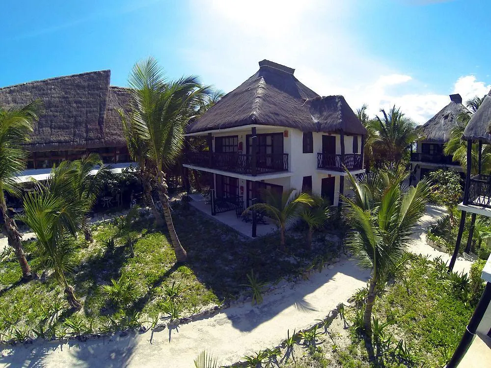 Hotel Cabana Los Lirios Tulum 3*,