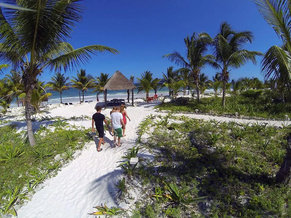 Hotel Cabana Los Lirios Tulum Mexico