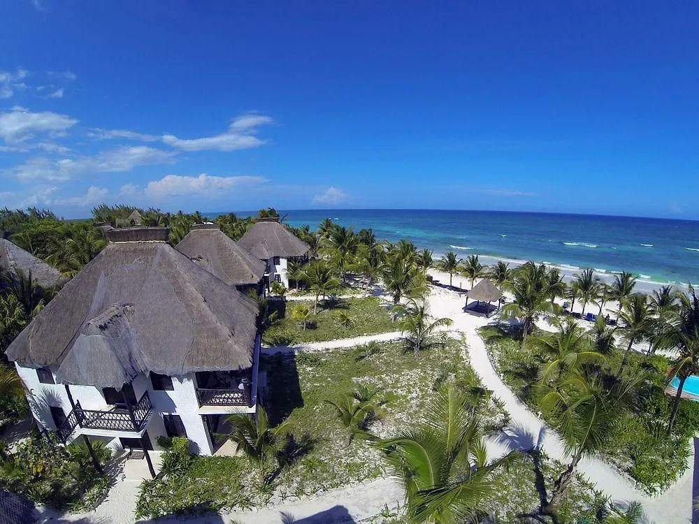 Hotel Cabana Los Lirios Tulum 3*,
