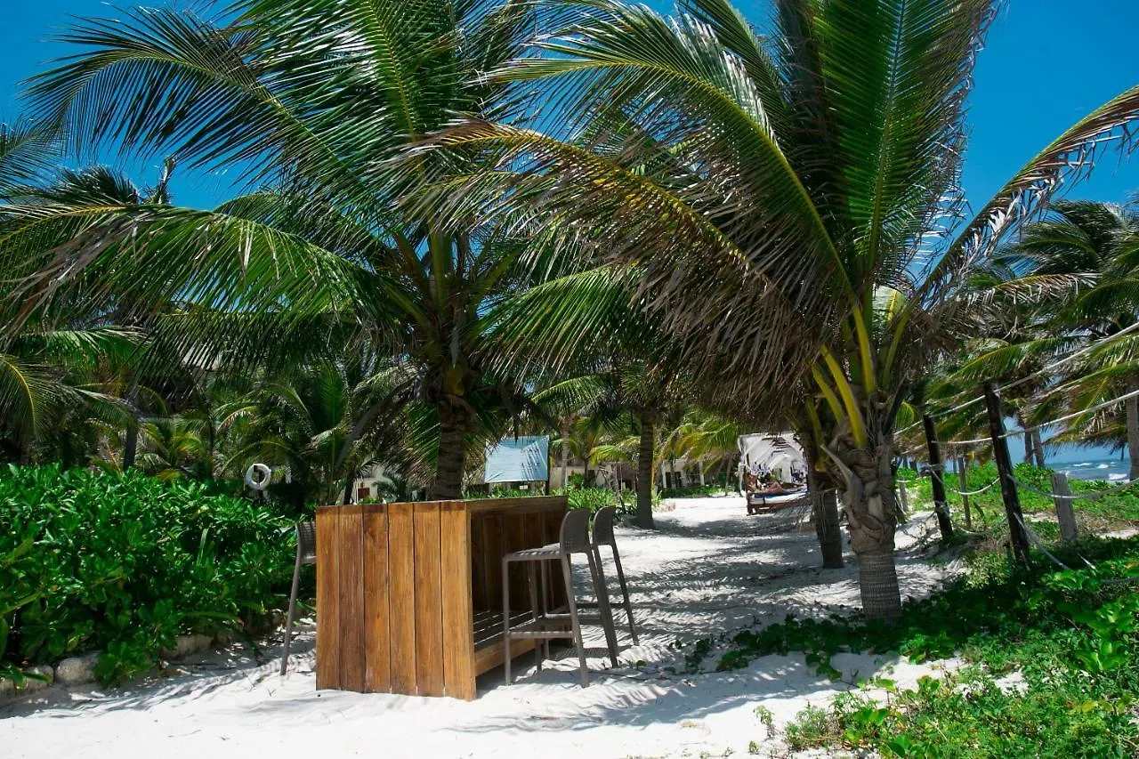 Hotel Cabana Los Lirios Tulum